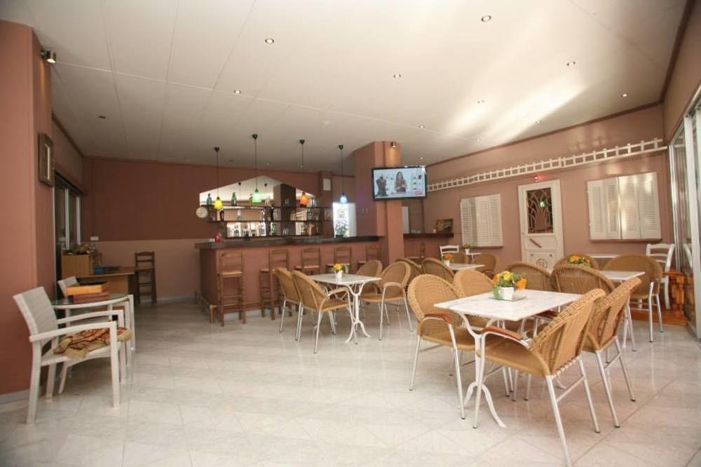 Hotel Liberty 1 Agia Marina  Exterior photo